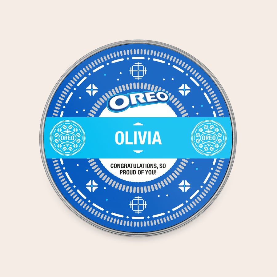 Cutie cadou umplută cu Oreo Cutie cadou Oreo personalizata cu numele Olivia si mesaj, imprimata pe capac.