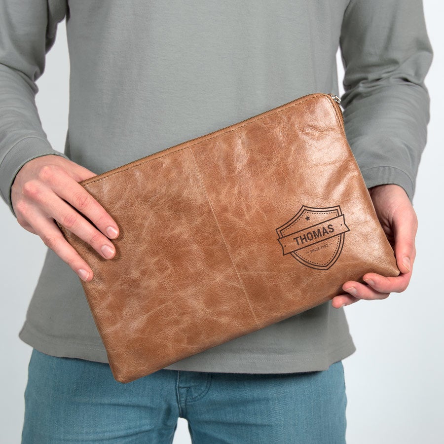 Personlig luksus skinn laptop-etui med gravert navn "THOMAS" og årstall for å beskytte din bærbare datamaskin.