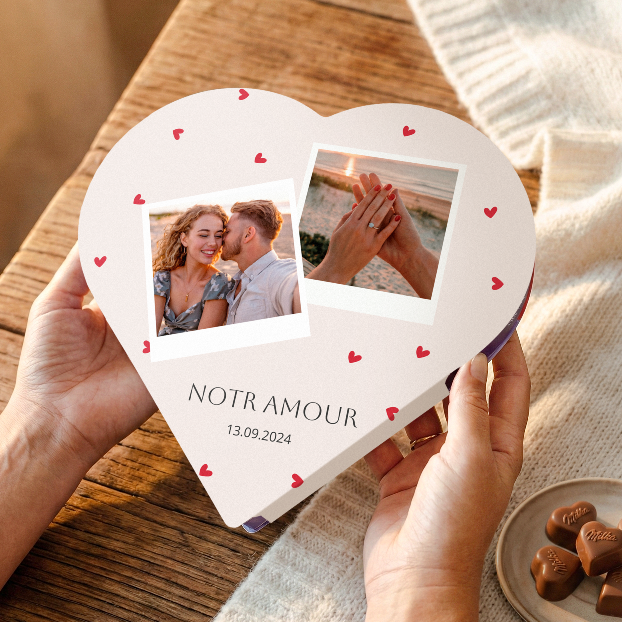 Coffret personnalisé en forme de cœur avec chocolats Milka, imprimé de deux photos et du texte "NOTR AMOUR 13.09.2024".