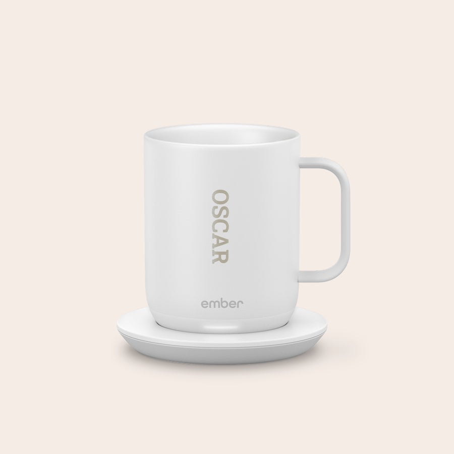Ember Smart Control Mug Tazza Ember Control bianca personalizzata con nome Oscar inciso a laser, su base di ricarica per assaporare ogni sorso