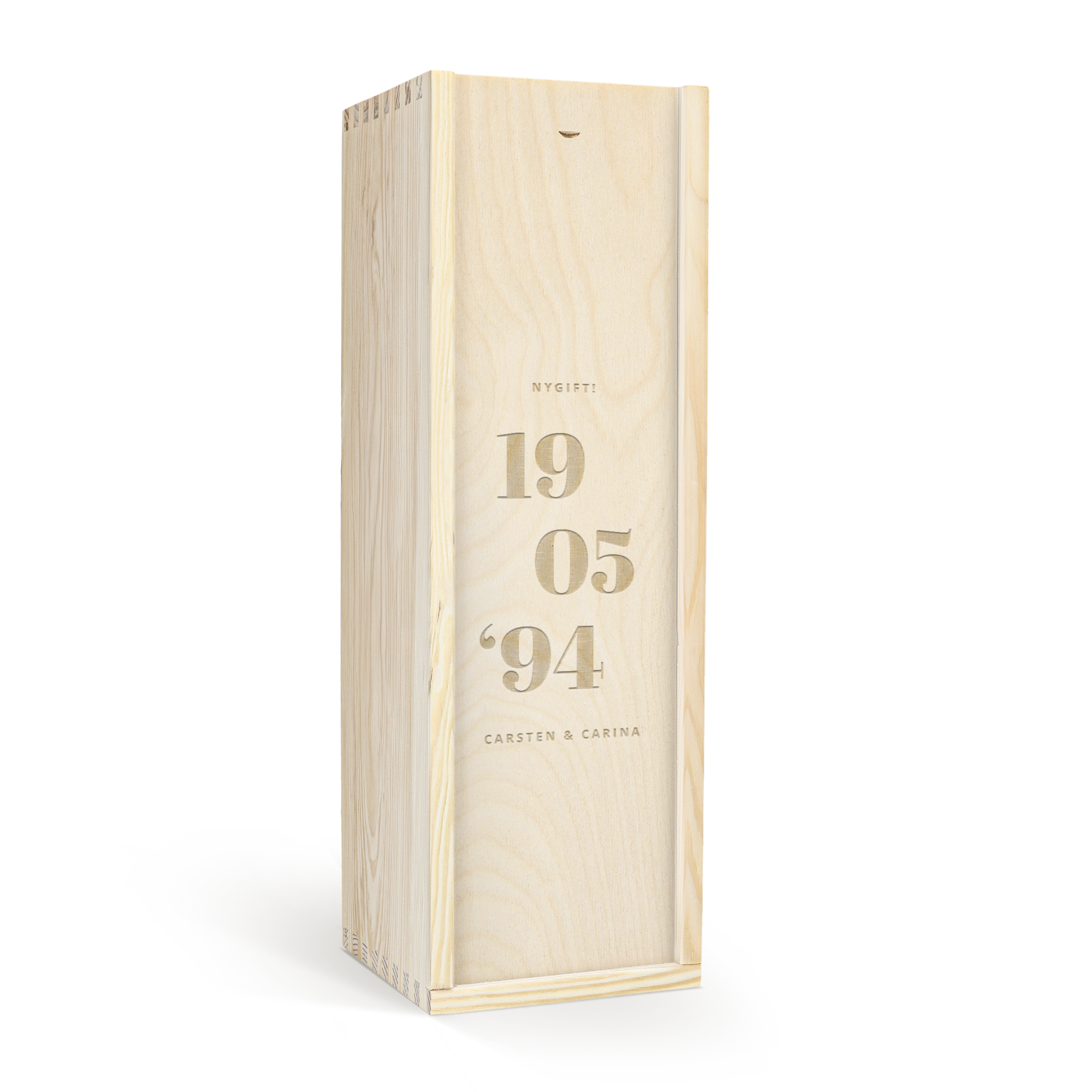 Balvenie whisky i indgraveret trææske. Datoen 19 05 94 og navnene Carsten og Carina er lasergraveret.