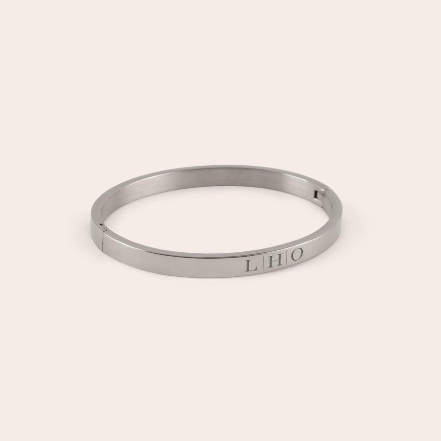 Bracciale piatto personalizzato Bracciale bangle piatto in acciaio inossidabile color argento con chiusura a scatto e iniziali LHO incise