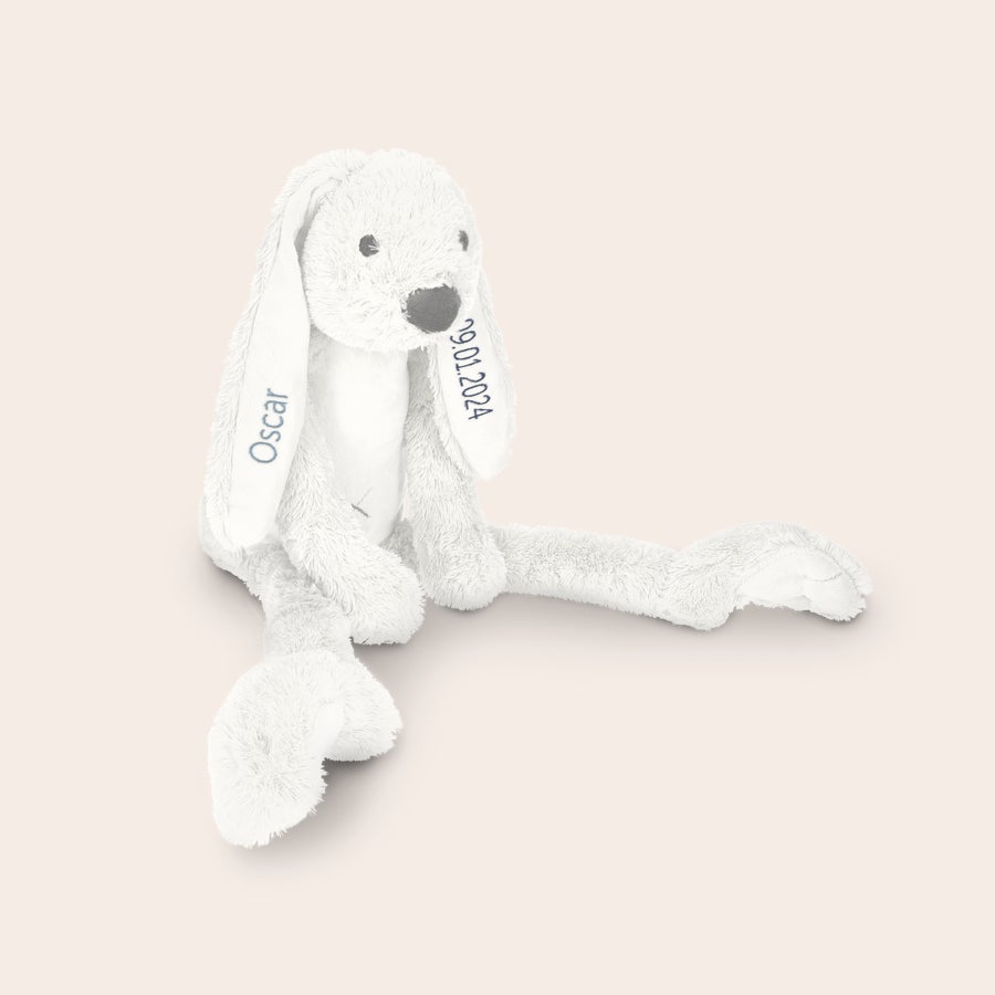 Dou Dou - Happy Horse Peluche conejo Richie blanco, con orejas bordadas con el nombre Oscar y la fecha 29.01.2024.