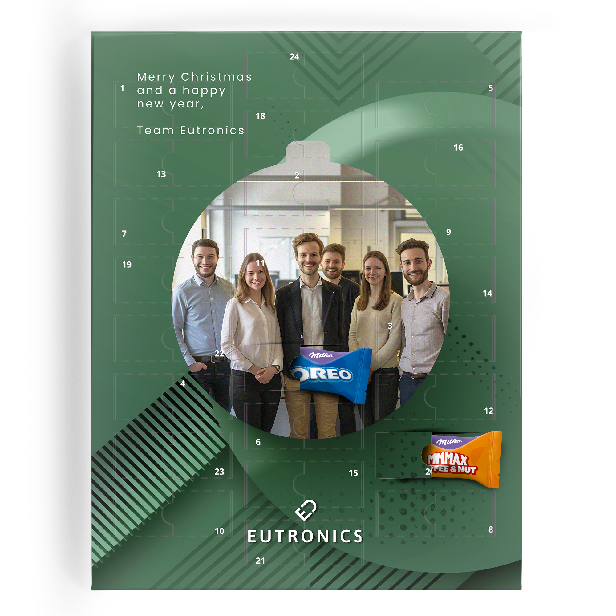 Calendar de advent personalizat cu fotografia de grup a echipei Eutronics și text imprimat, numără invers până la Crăciun.