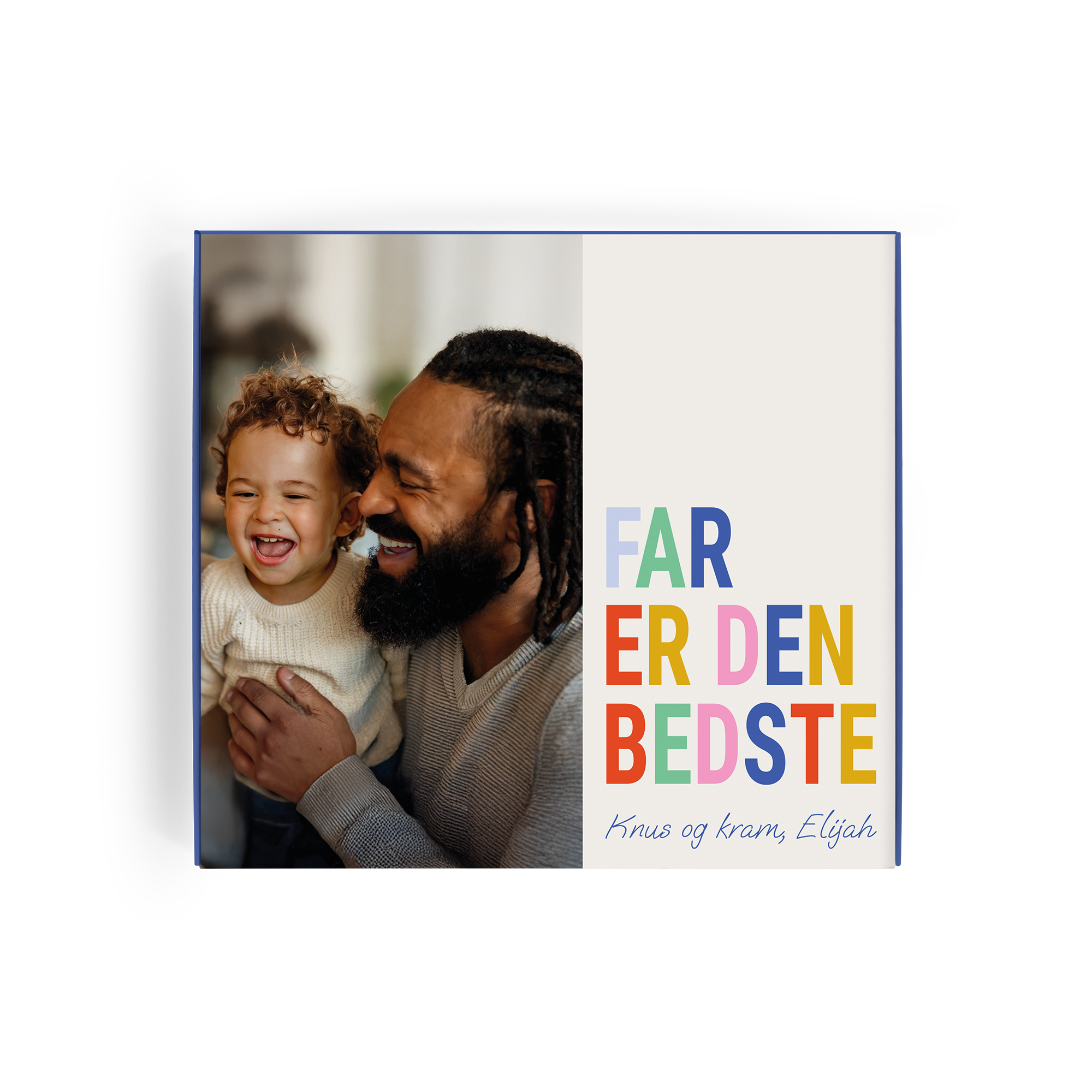 Personaliseret gaveæske med sokker – 2 par sokker – 43/46. Gaveæske med foto af far og barn og teksten Far er Den Bedste, Knu og kram Elijah, der kan personaliseres.