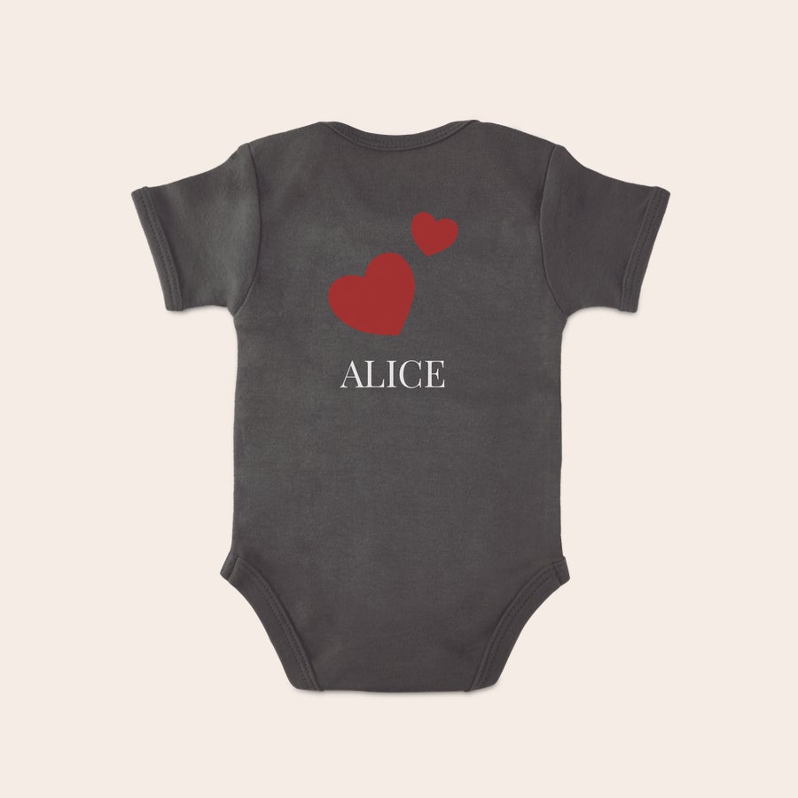 Body personnalisé Body personnalisé gris pour bébé imprimé avec les cœurs rouges et le prénom ALICE