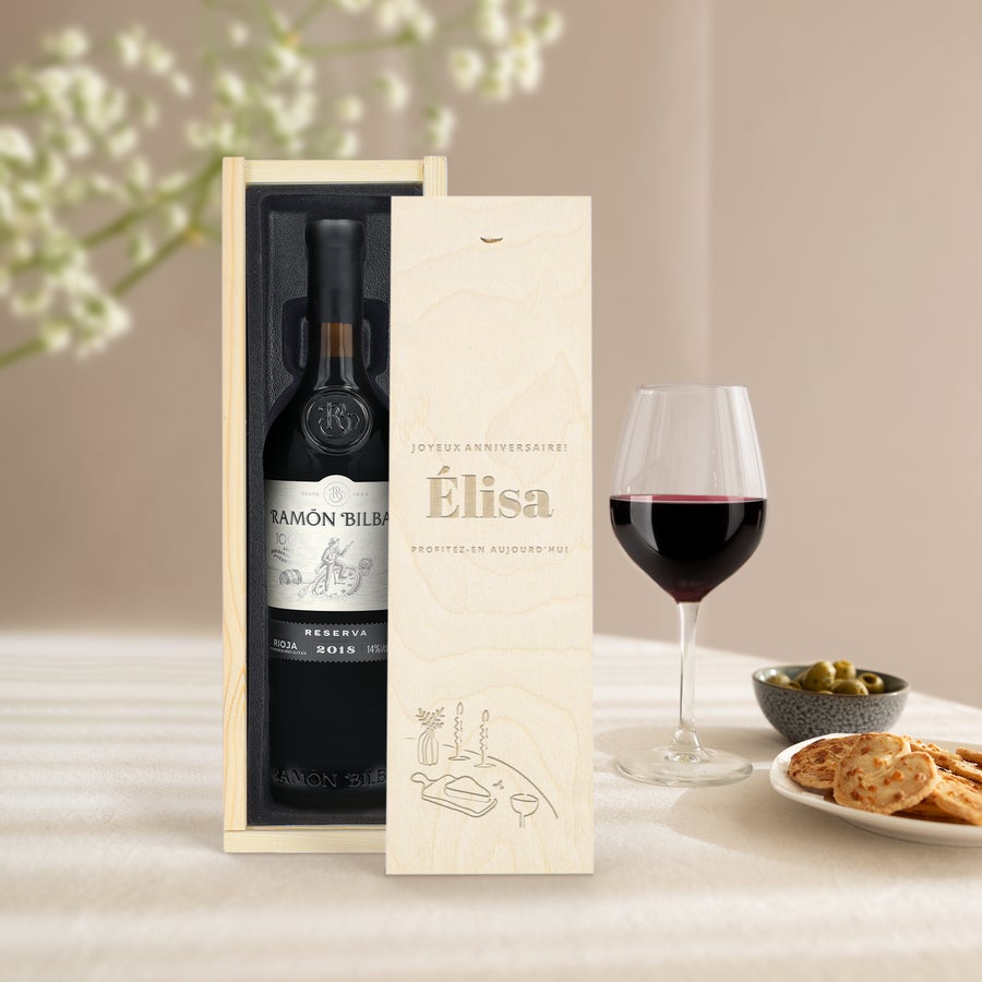 Vin Ramon Bilbao Reserva personnalisé Bouteille de vin Ramon Bilbao dans un coffret en bois gravé pour Elisa avec "Joyeux Anniversaire"