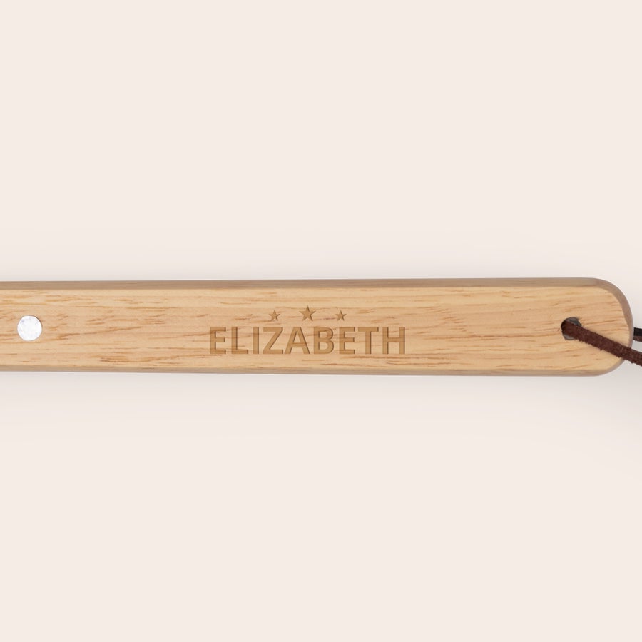 Instrumente personalizate pentru grătar Spatulă din lemn personalizată pentru grătar, gravată cu numele ELIZABETH și trei steluțe.