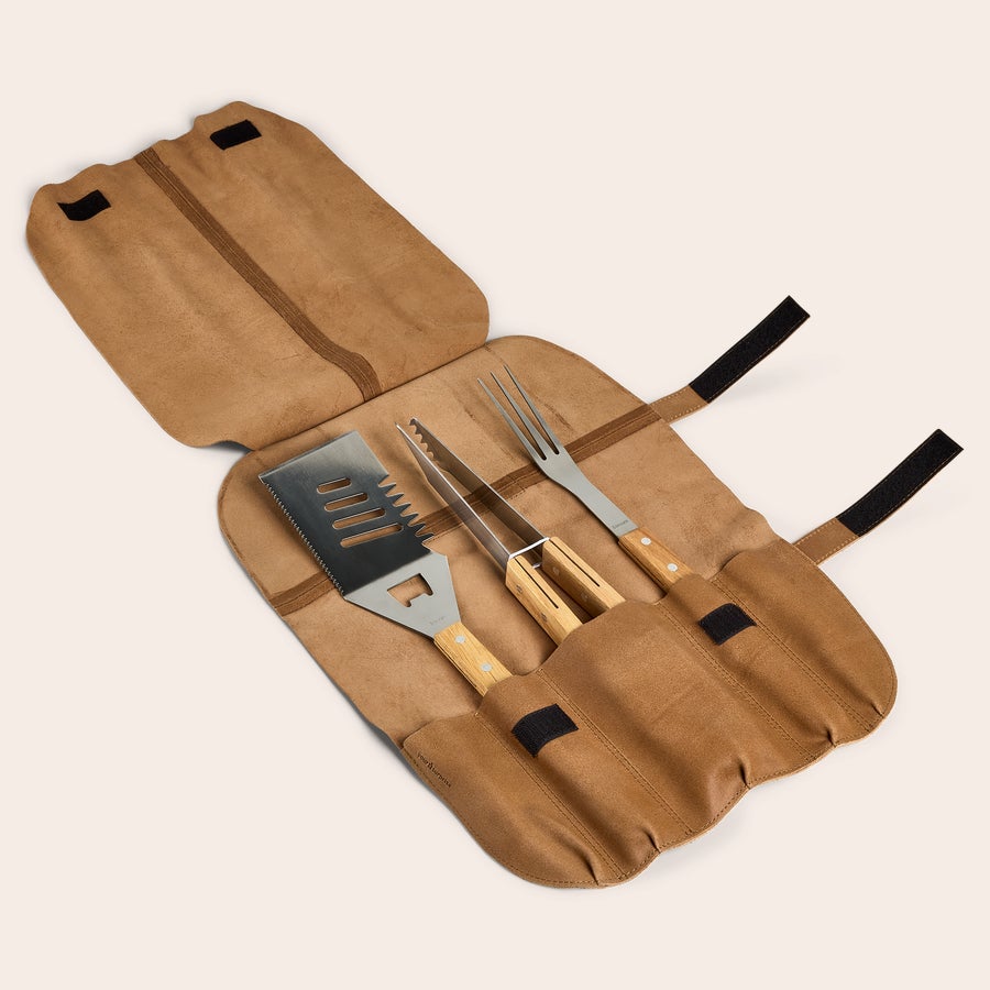 Conjunto de churrasco em estojo de couro Conjunto de churrasco em estojo de couro