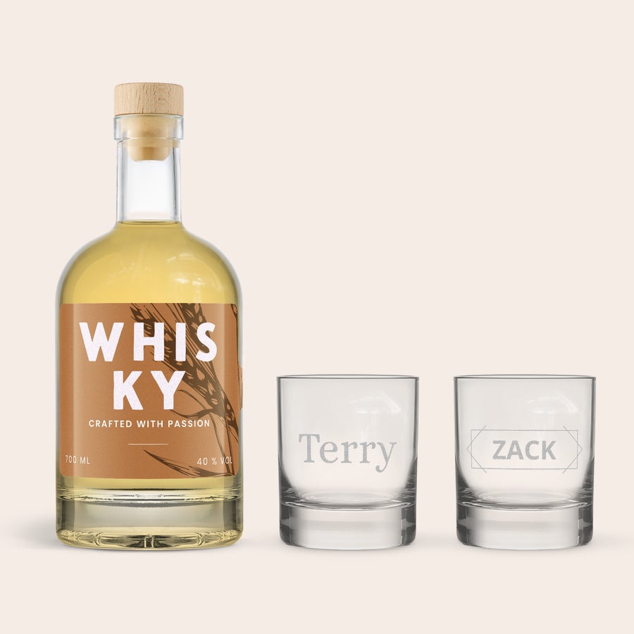 Whisky personalizado Botella de whisky de 700 ml con dos vasos personalizados con los nombres Terry y Zack, un set de regalo de whisky.