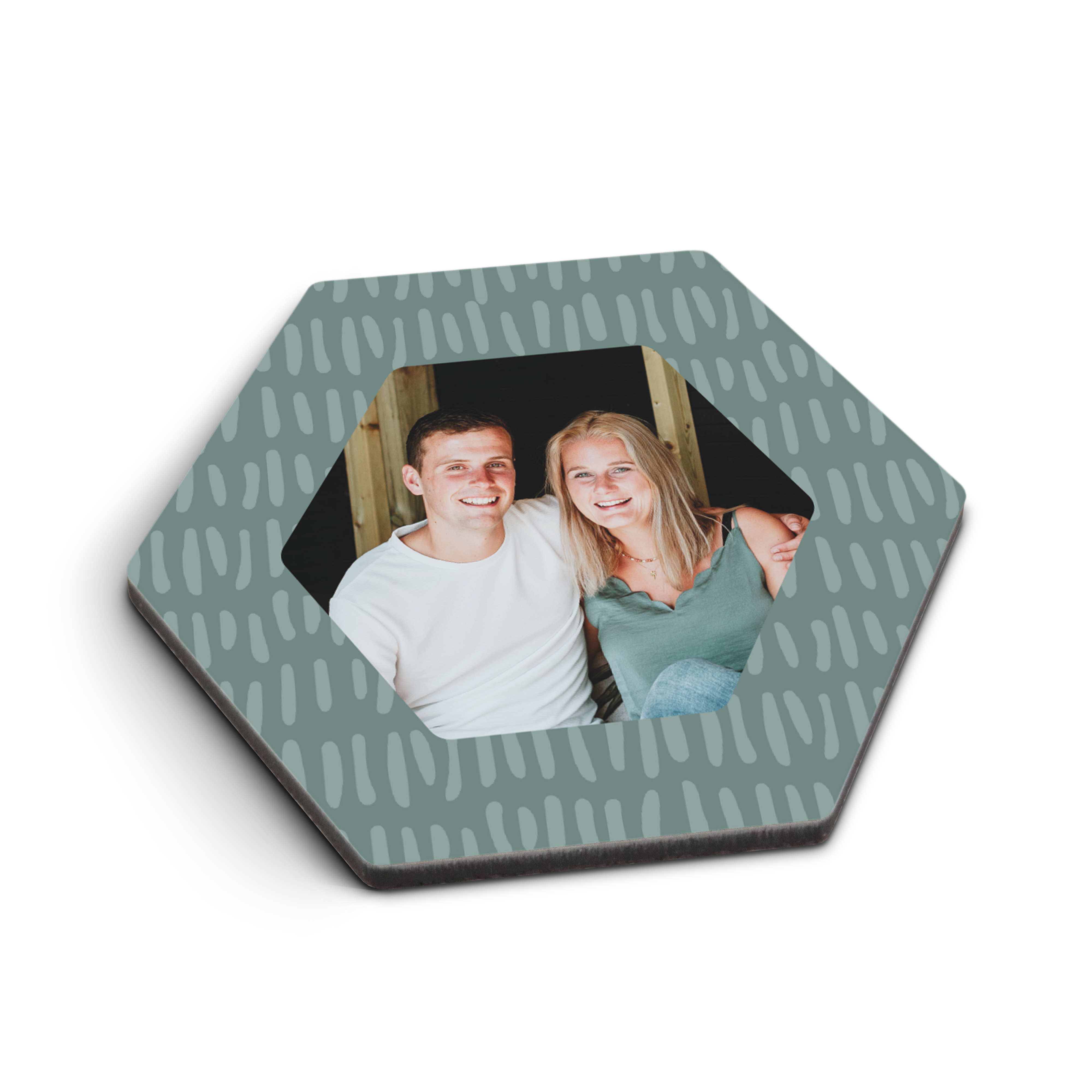 Porta-copos personalizado hexagonal verde com foto impressa de casal sorrindo