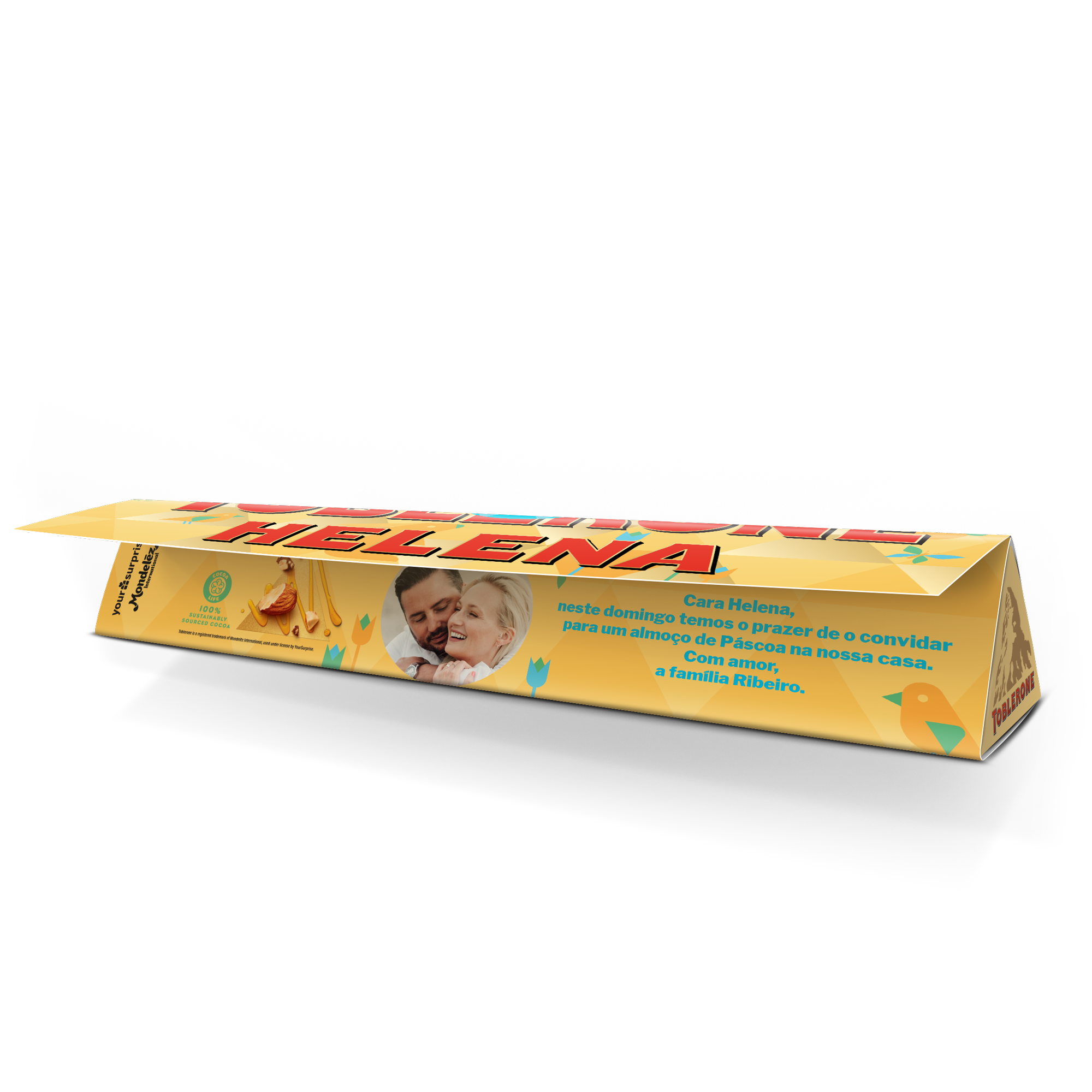 Uma barra de chocolate Toblerone personalizada para a Páscoa com foto e texto "Helena".