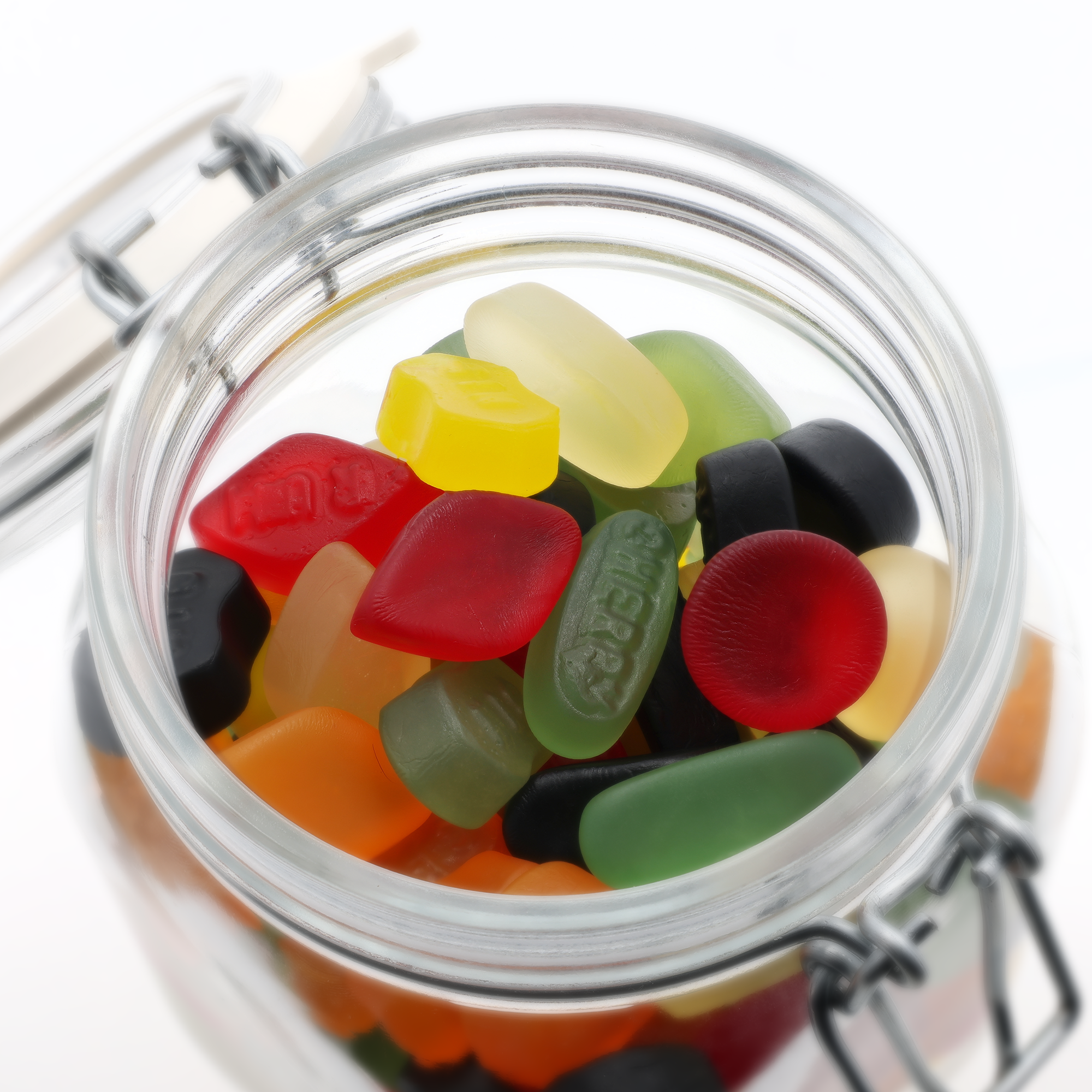 Bedrukte snoeppot met winegums, open glazen pot gevuld met kleurrijke winegums, gepersonaliseerd met een uniek ontwerp.