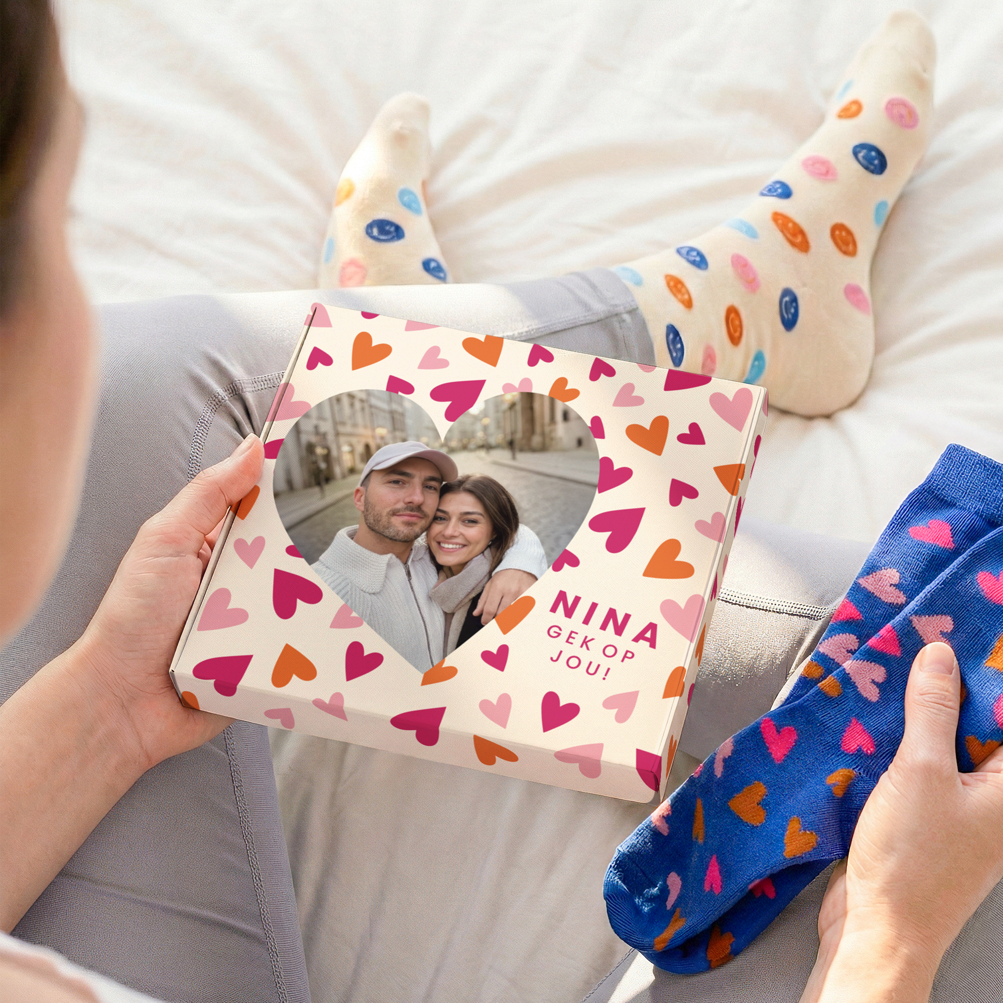 Sokken giftbox personaliseren - 2 paar sokken - 39/42 met hartjes, gepersonaliseerd met foto en tekst Nina gek op jou!