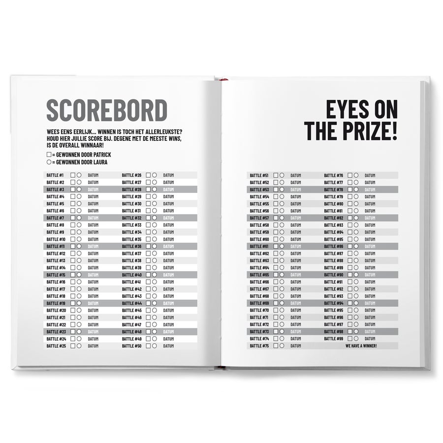 Het Battle boek voor koppels personaliseren Open gepersonaliseerd Battle boek voor koppels, met scorebord geprint met namen zoals Patrick en Laura