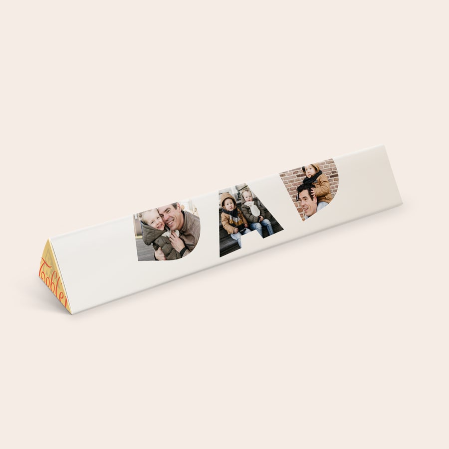 Personalizovaná Toblerone Personalizovaná Toblerone čokoláda s vytlačenou fotografiou otca a detí v tvare nápisu DAD.