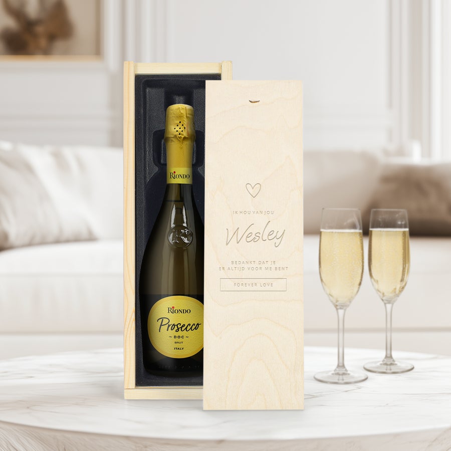 Riondo Prosecco Spumante Riondo Prosecco fles in luxe gegraveerde wijnkist met naam Wesley en tekst Ik hou van jou.