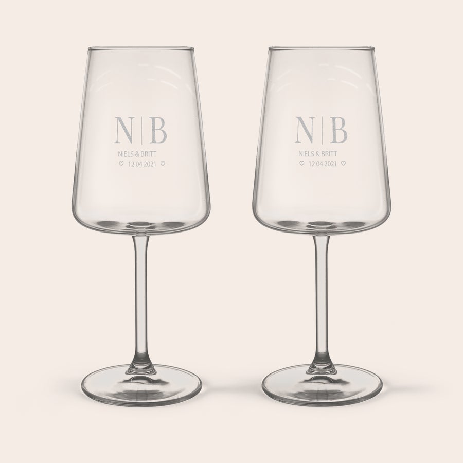 Rode wijnglazen graveren Rode wijnglazen graveren