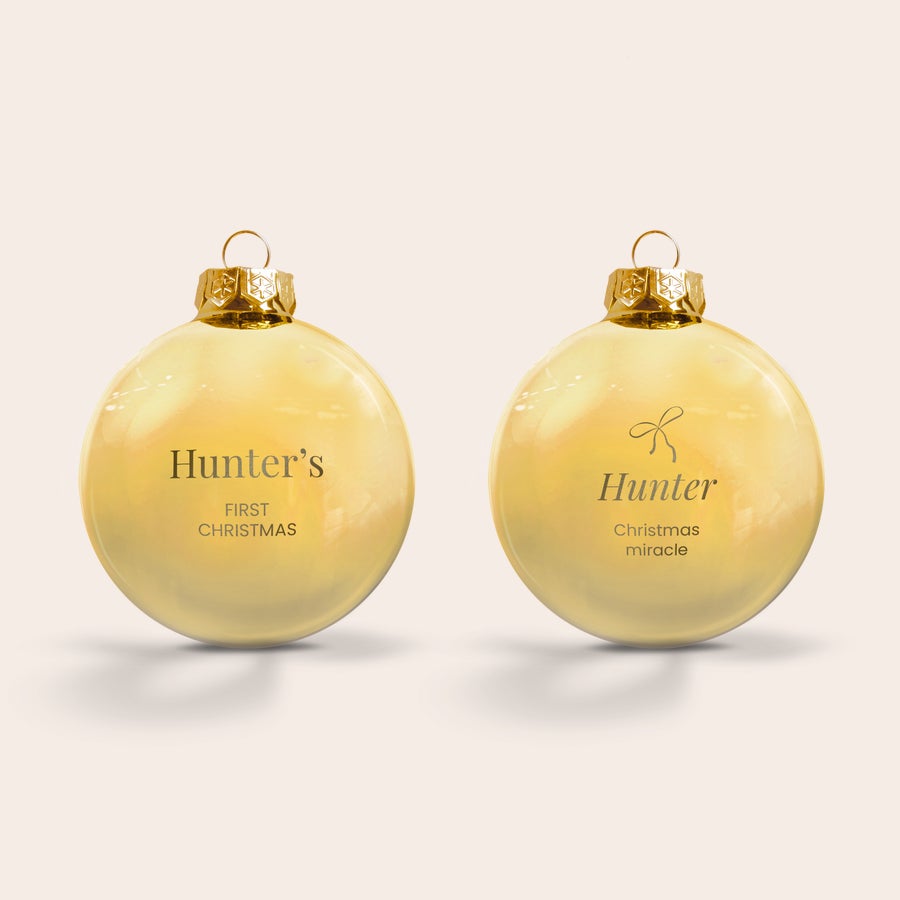 Bolas de Navidad - Cristal Bolas navideñas de cristal personalizadas, una grabada con Hunter's First Christmas y otra con Hunter Christmas miracle.