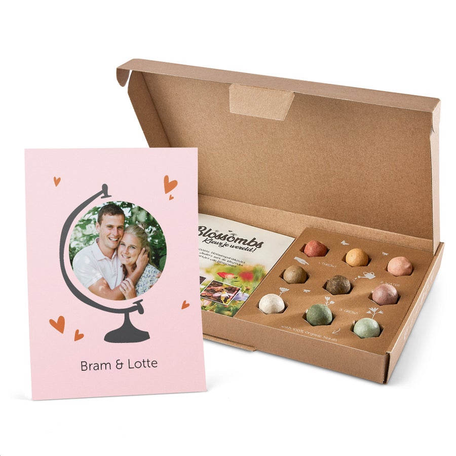 Cutie cadou exploziva cu bombe de seminte colorate, o carte ilustrata cu instructiuni si o felicitare personalizata printata cu o fotografie si numele Bram & Lotte