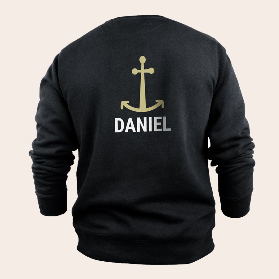 Maglione da uomo Maglione nero personalizzato con ancora dorata e nome Daniel stampato, un maglione personale unico per il tuo design