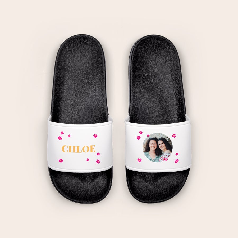 Personalizované žabky Personalizované žabky do sprchy nebo k bazénu s natištěným jménem Chloe a fotografií dvou žen