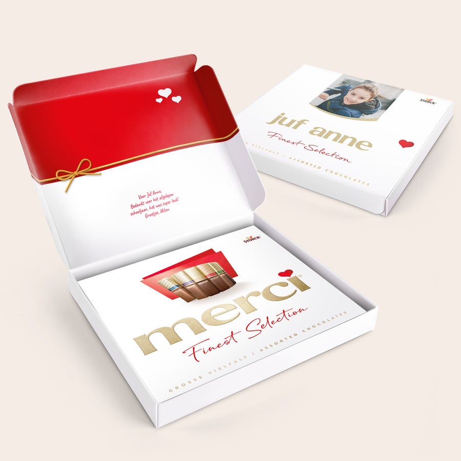 merci doos personaliseren - 250 gram Merci doos personaliseren - 250 gram met foto van een kind en de naam Juf Anne, plus een persoonlijke boodschap binnenin de doos.