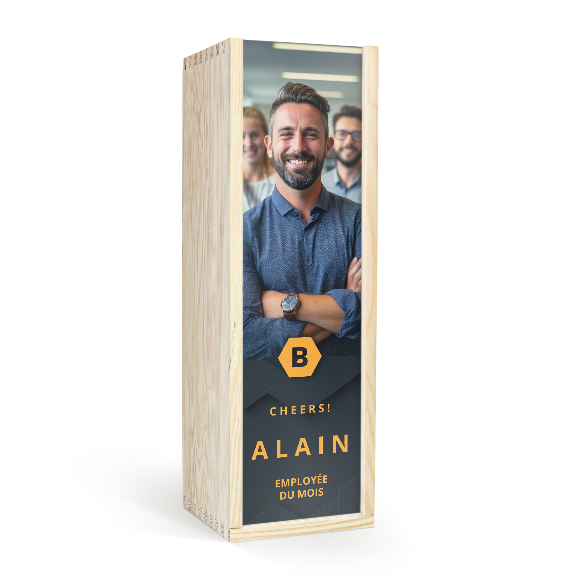 Bouteille de gin personnalisée dans un coffret en bois gravé avec photo et texte Alain Employée du mois