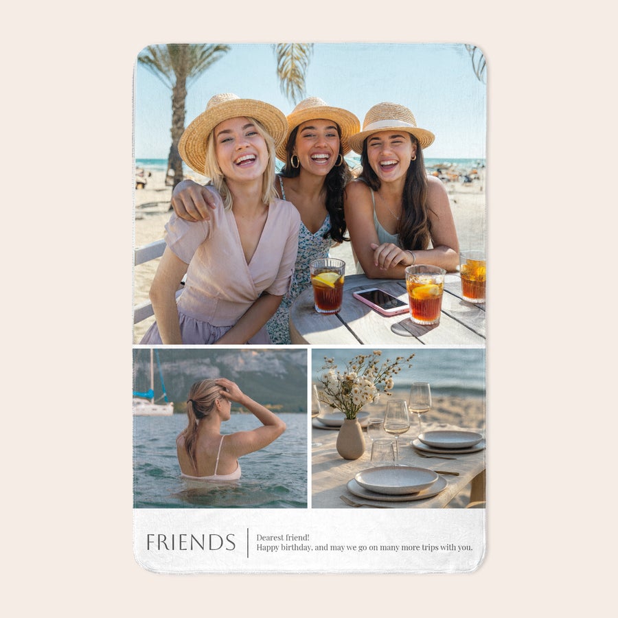 Velo cobertor de foto Cobertor de lã impresso com foto de três amigas sorrindo, mulher nadando e mesa posta, com "FRIENDS" e mensagem de aniversário. Seu sofá será super aconchegante com uma foto impressa cobertor de lã.