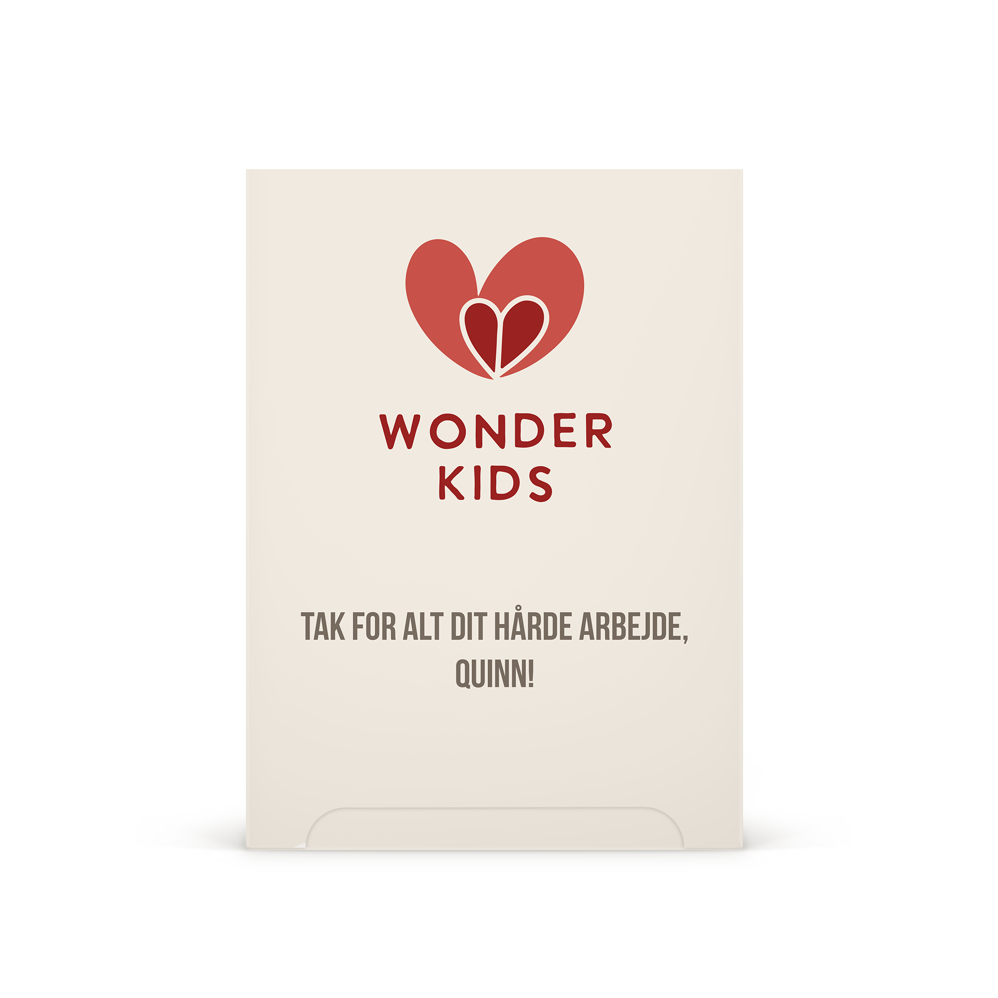 Personlig hjemmespa sæt med Wonder Kids logo og teksten "Tak for alt dit hårde arbejde, Quinn!" på den tilpassede ærme.