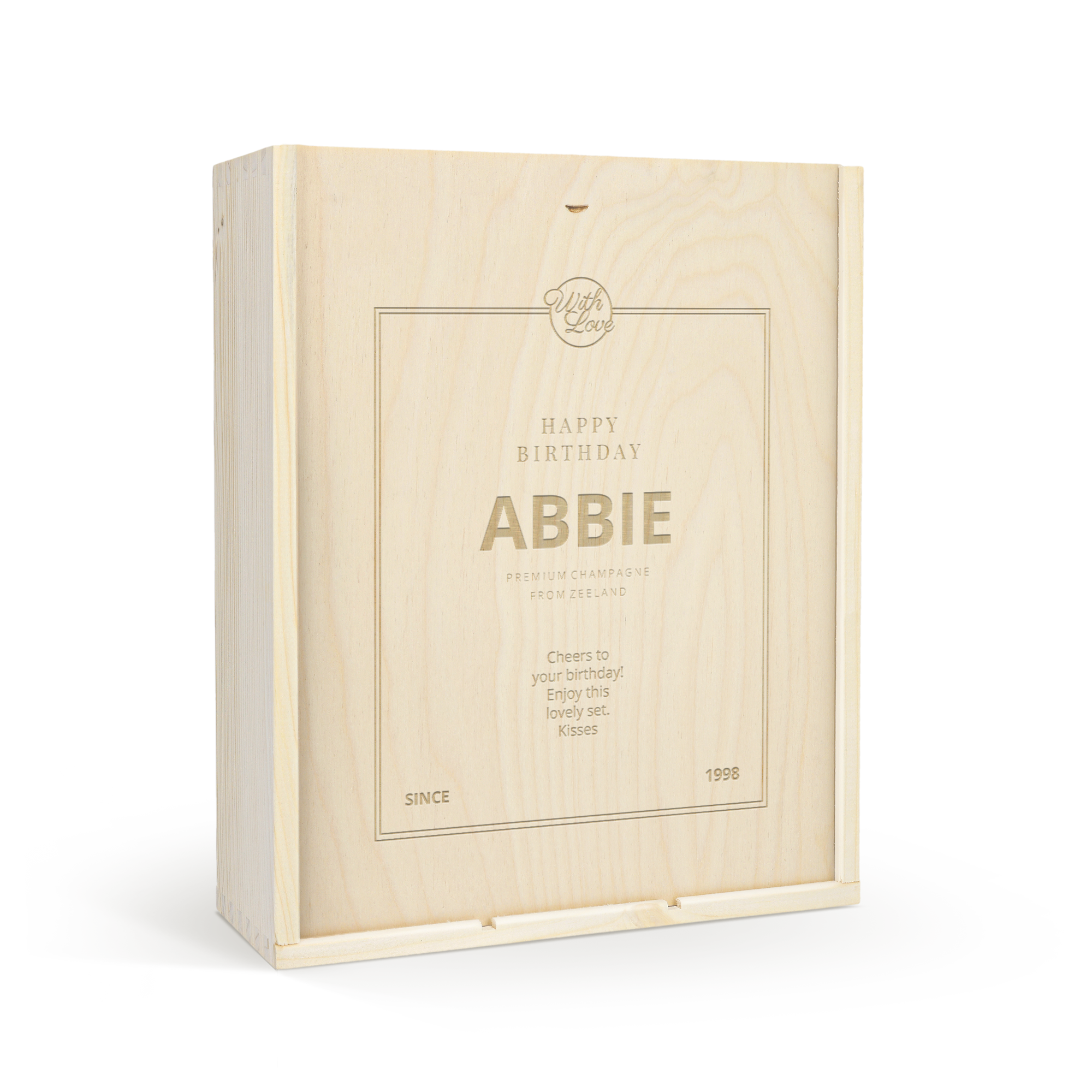 Dřevěné navržete pouzdro pro vynikající víno Riondo Prosecco Spumante s rytým nápisem Happy Birthday Abbie a rokem 1998