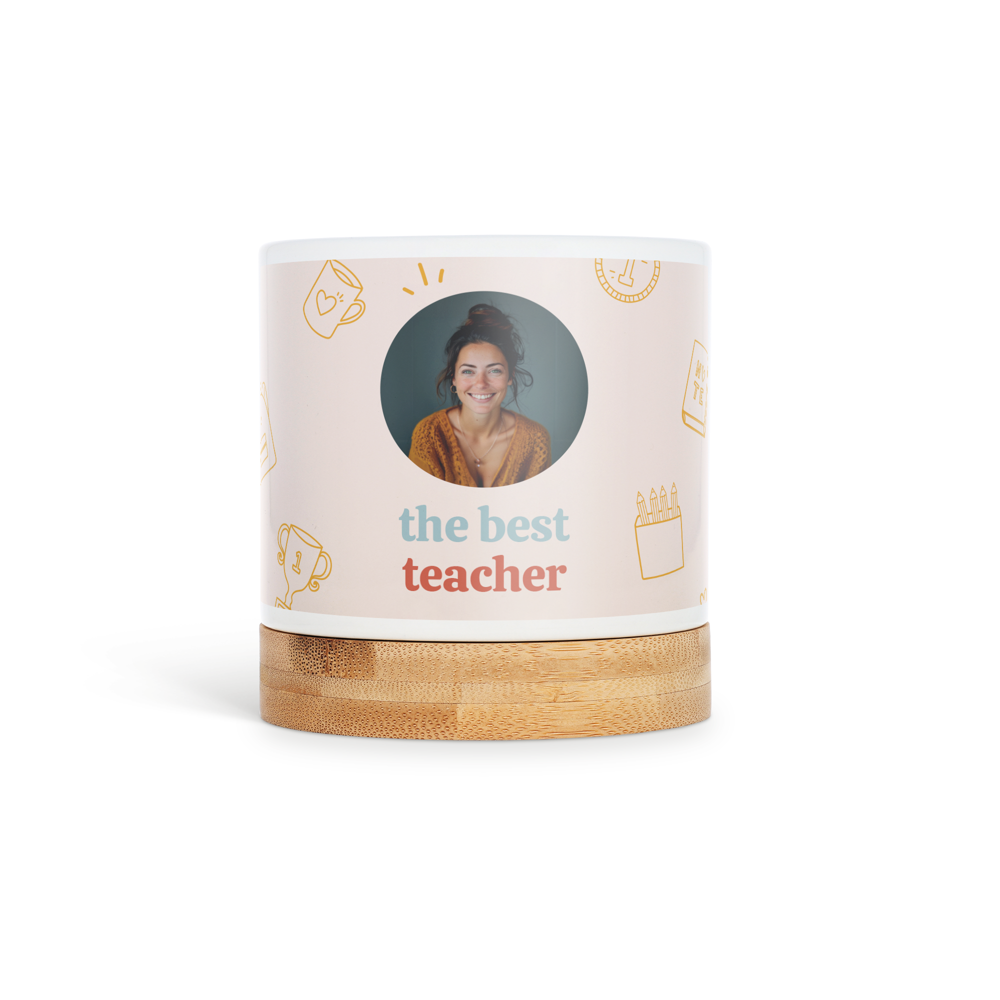 Spersonalizowana ceramiczna doniczka z własnym zdjęciem i napisem "the best teacher" na bambusowej podstawce, podaruj im zieleń