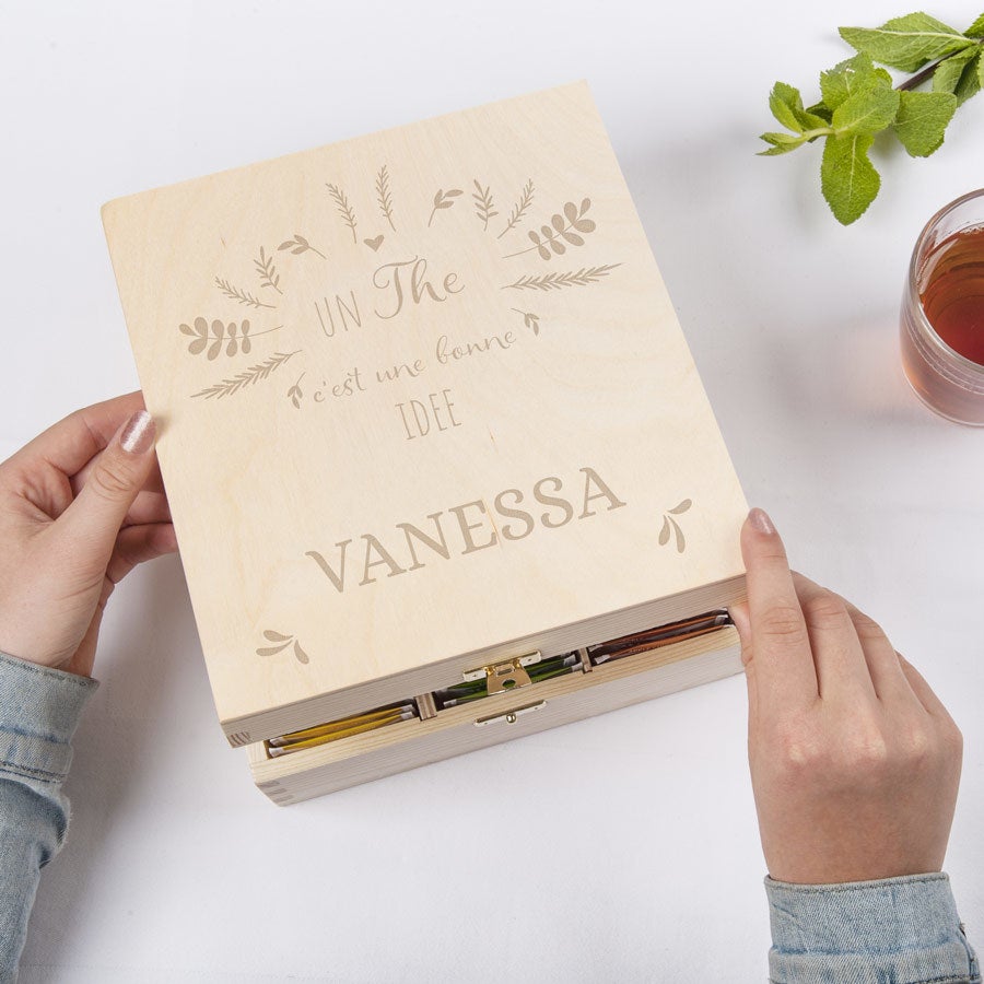 Boîte à thé en bois avec couvercle gravé