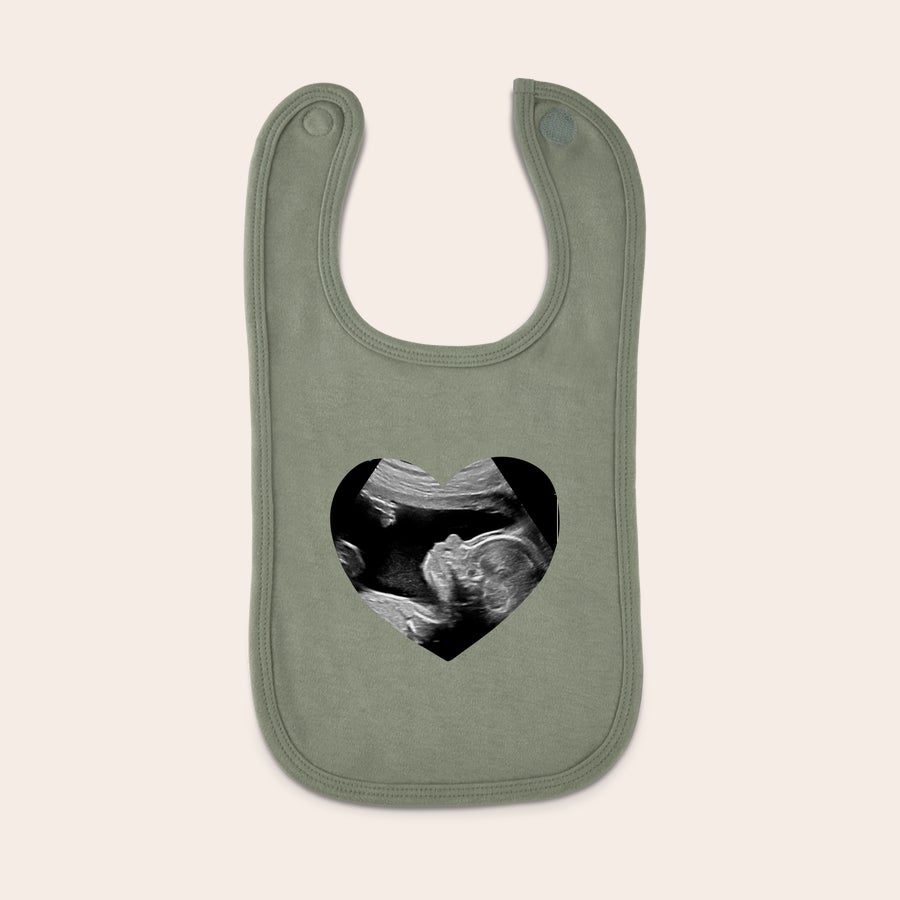 Bavaglino Bavaglino personale in cotone verde salvia, stampato con ecografia del bambino a forma di cuore