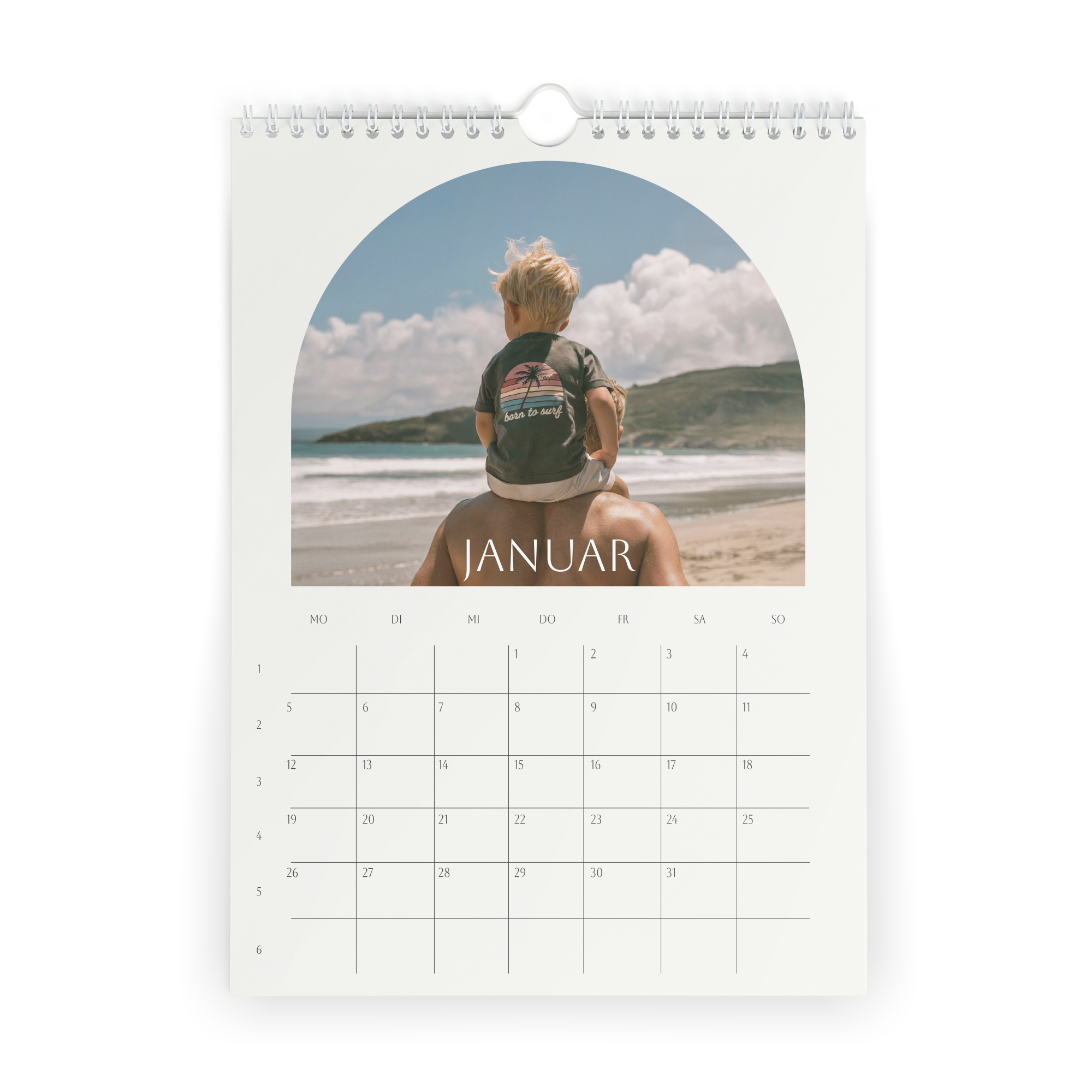 Personalisierbarer Fotokalender 2026 mit Bild eines Kindes auf Schultern und dem Monat Januar, der selbst gestaltet werden kann
