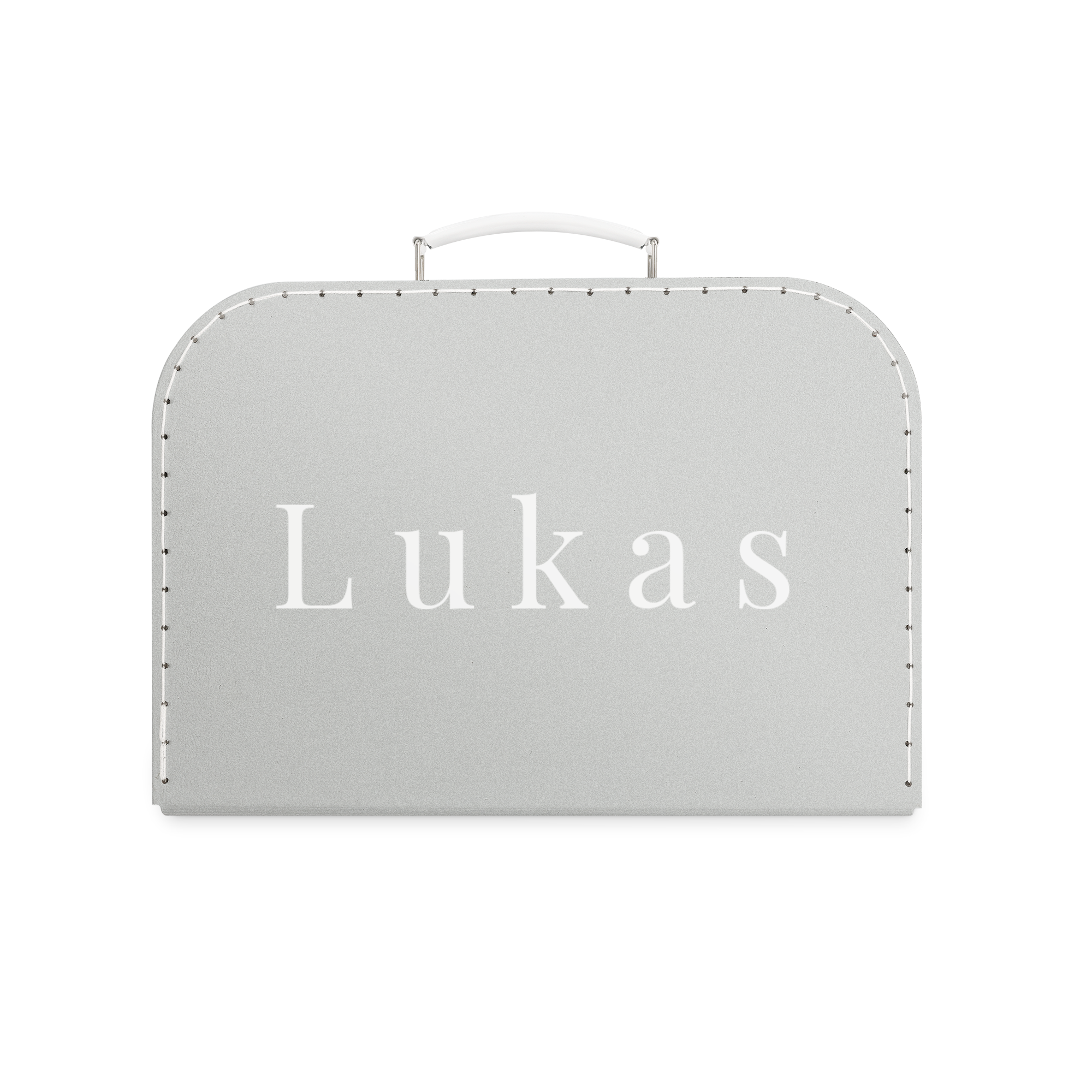 Lekekoffert med trykk, i lys grå papp, med navnet Lukas trykt på fronten.