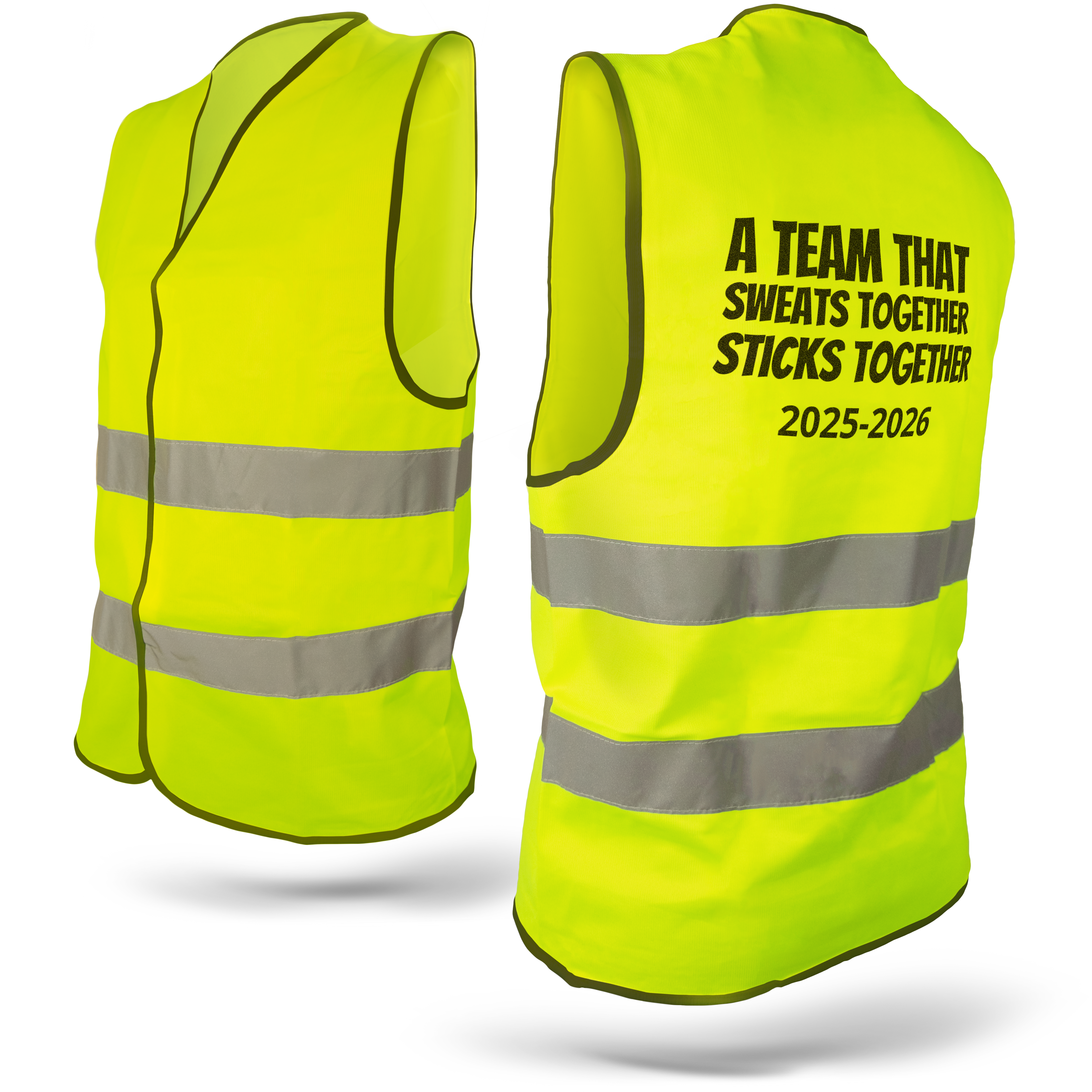 Keltainen yksilöllinen huomioliivi heijastinnauhoilla, tekstillä "A team that sweats together sticks together 2025-2026" painettuna selkään