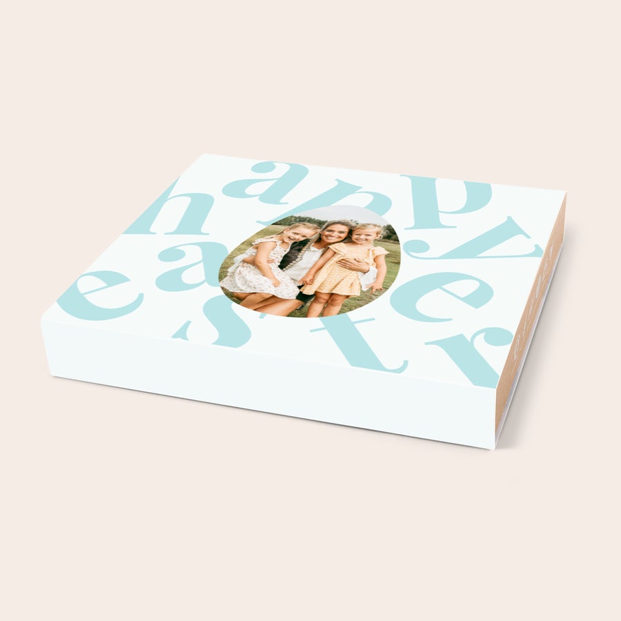 Bombas de sementes em caixa personalizada - Flores silvestres Caixa branca de Belas bombas de sementes de flores silvestres com "Happy Easter" e foto impressa de uma mãe com filhas