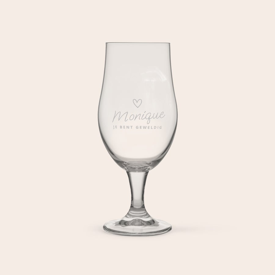 Bier La Trappe Isid'or personaliseren Gegraveerd bierglas met de tekst Monique Je bent geweldig en een hartje, voor een uniek La Trappe bierpakket