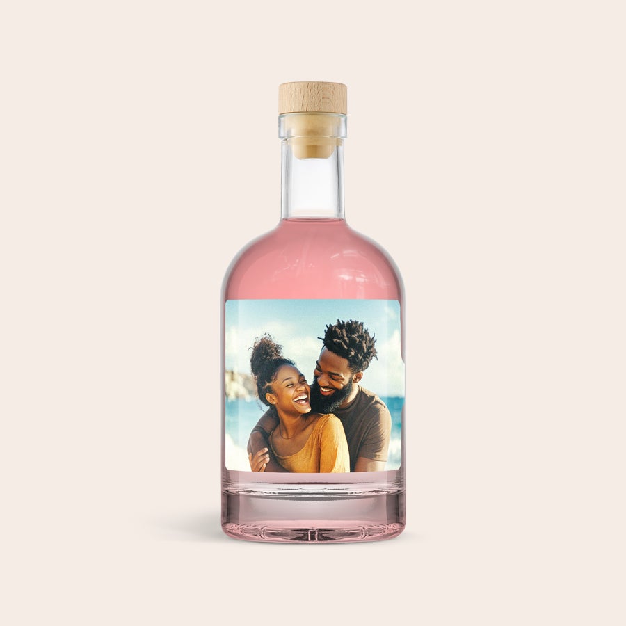 Gin rosa personalizado Garrafa de gim rosa personalizada com foto de um casal sorrindo no rótulo exclusivo