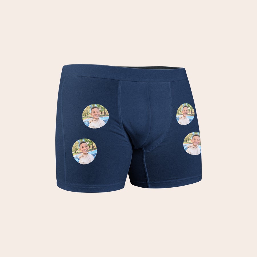Boxershorts voor jongens - gepersonaliseerd Donkerblauwe boxershort bedrukt met de foto van een lachende jongen. Maak boxershorts die net zo uniek zijn als hij.