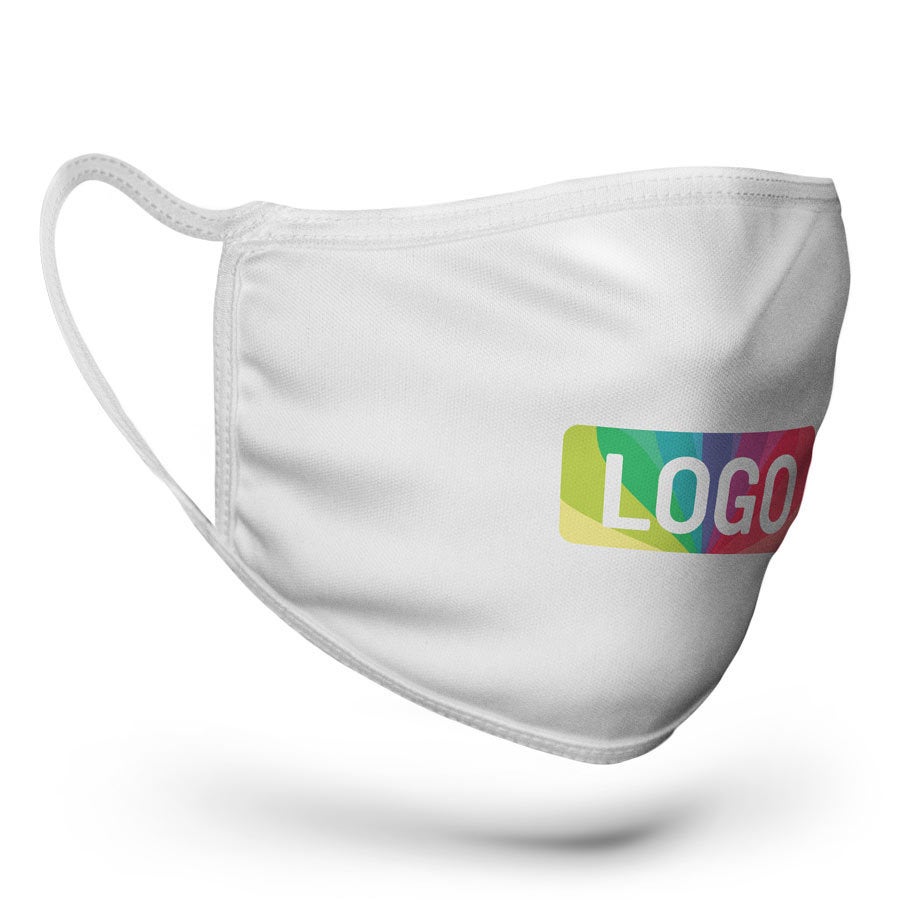 Masca din material alb cu logo colorat imprimat, personalizabilă cu un design, fotografie sau nume.
