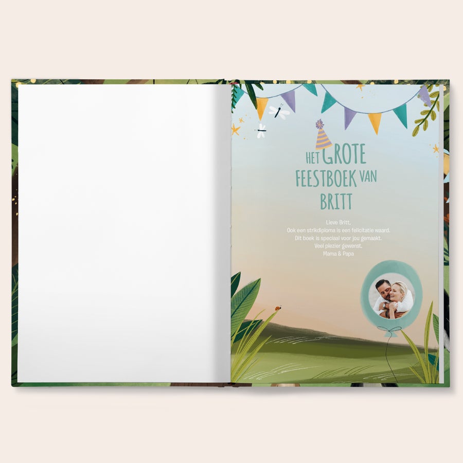 Boek Het grote feestboek personaliseren Boek met naam - Het grote feestboek - Hardcover gepersonaliseerd met foto en naam Britt op een feestelijke ballon.