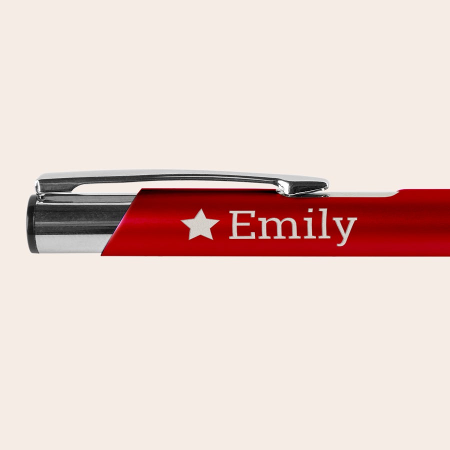 Viva Pens - Kugelschreiber mit Namen Roter Viva Pens Kugelschreiber, mit dem Namen Emily und einem Stern darauf graviert.