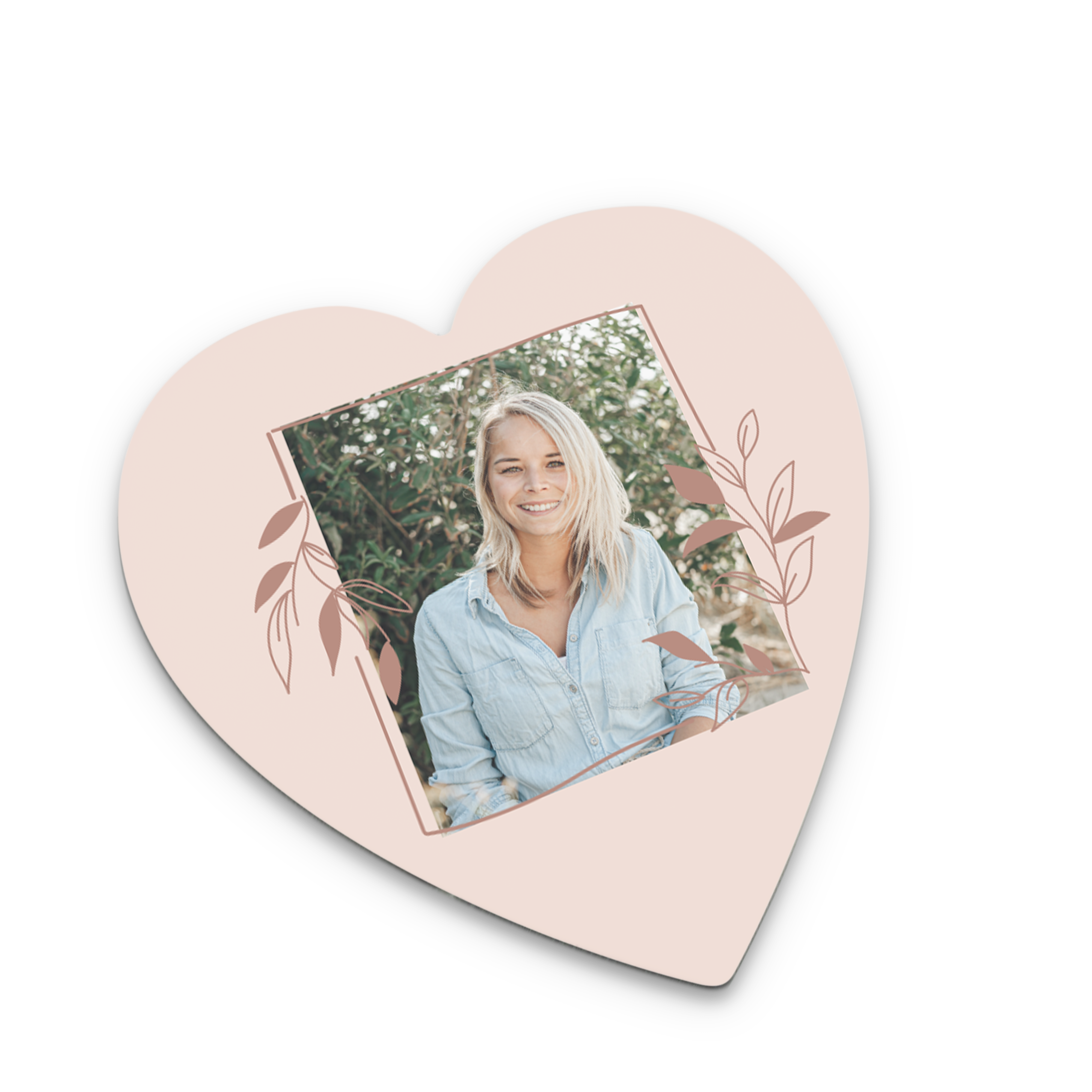 Sottobicchiere a cuore personalizzato con foto stampata di donna sorridente e foglie decorative. Mantieni perfetta qualsiasi superficie con un sottobicchiere personalizzato