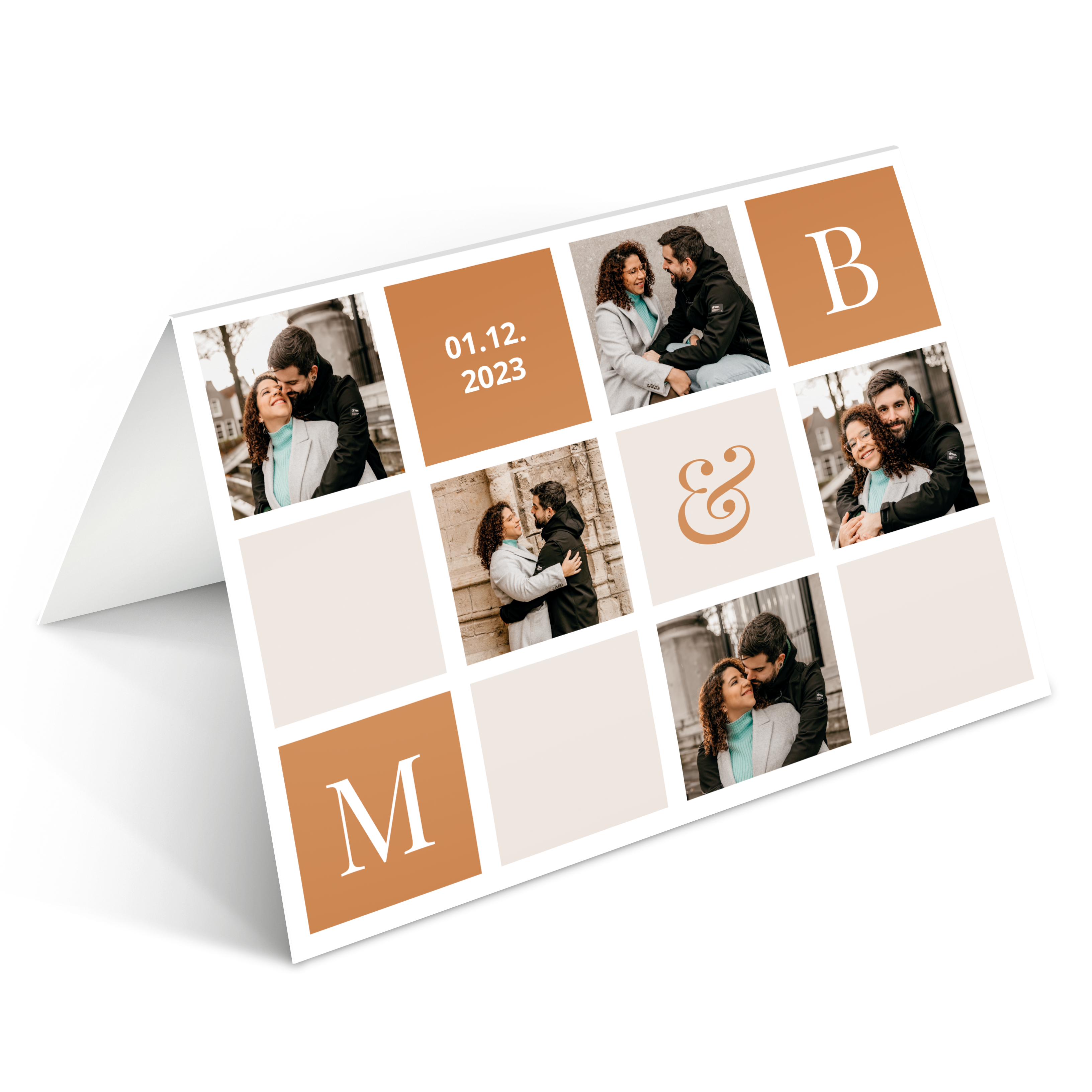 Un biglietto fotografico personalizzato con collage di foto, data 01.12.2023 e iniziali M e B, stampato in quadricromia