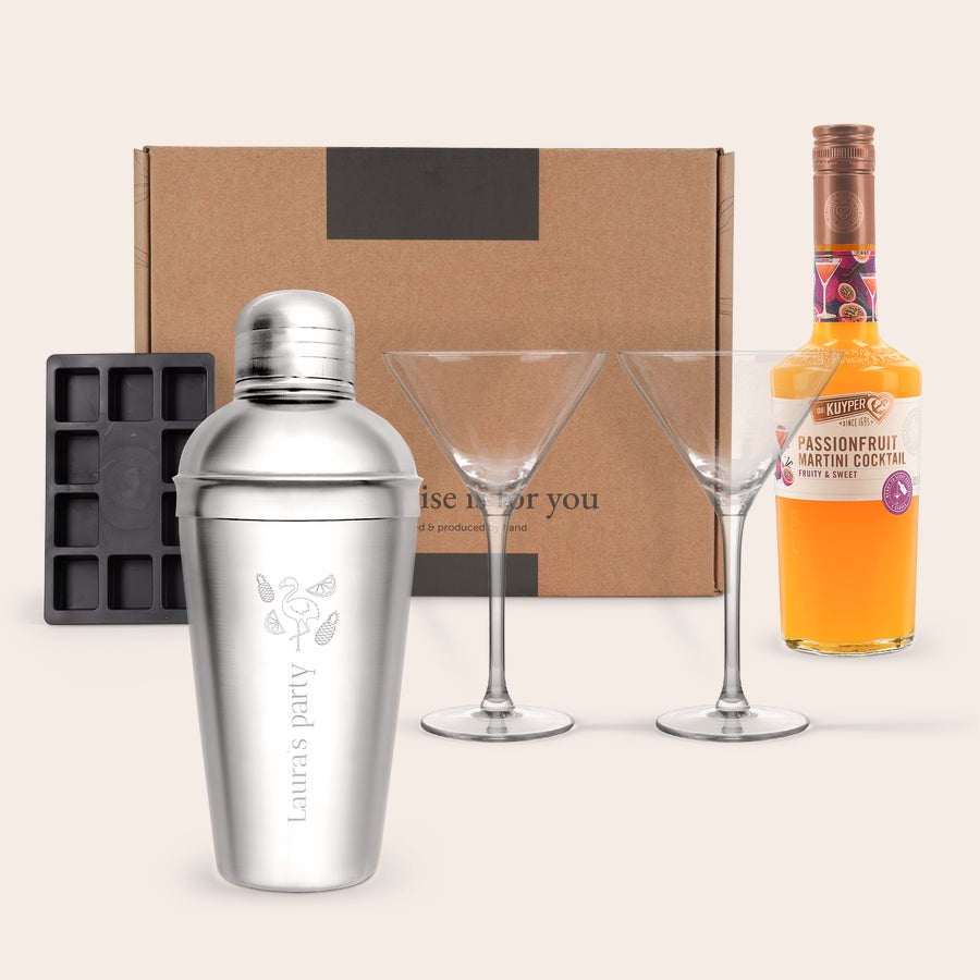 Set regalo Pornstar Martini Personalizzato Set regalo Pornstar Martini personalizzato con shaker inciso Laura's Party e bottiglia di cocktail