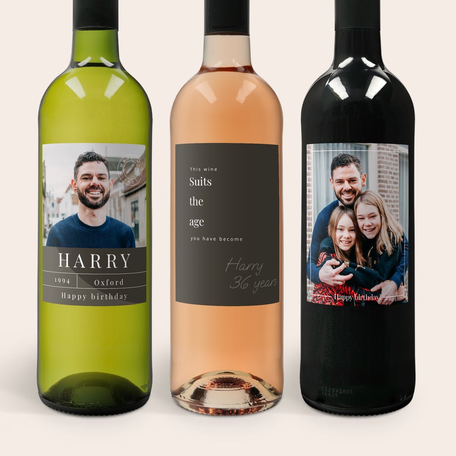 Belvy Garrafas de Belvy vinho tinto, branco e rosé com etiquetas pessoais impressas com fotos e texto customizados.
