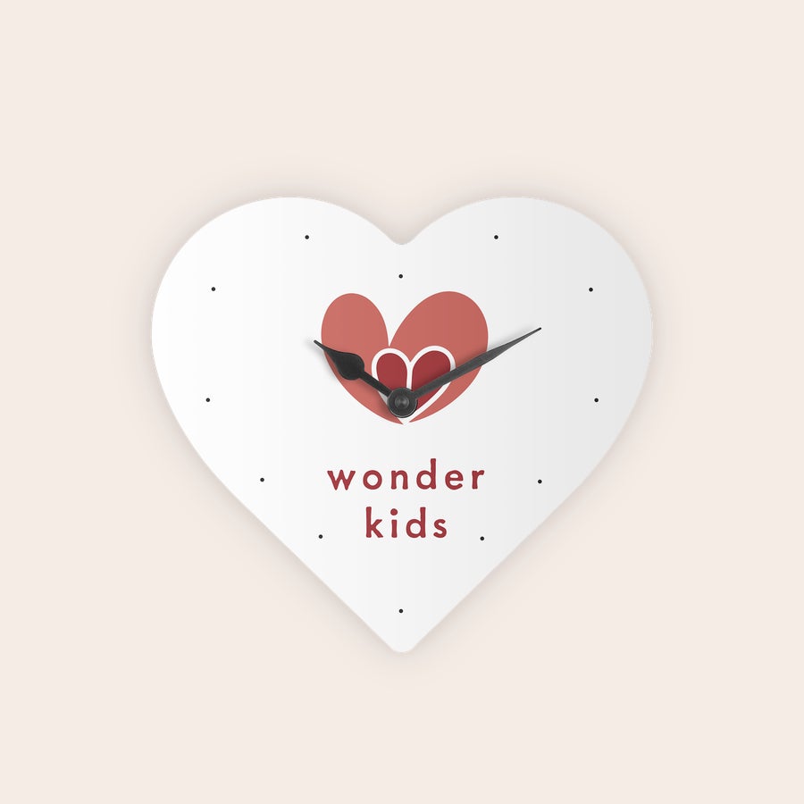 Orologio - Cuore Orologio a forma di cuore personalizzato, stampato con logo Wonder Kids e cuori rossi, per sorprendere chi vuoi