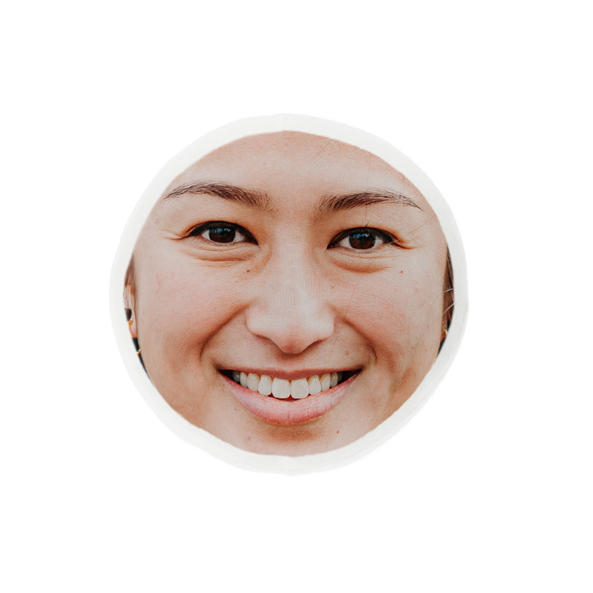 ItsieMe removable head printed with a smiling female face, a customizable accessory to complete your ItsieMe collection.